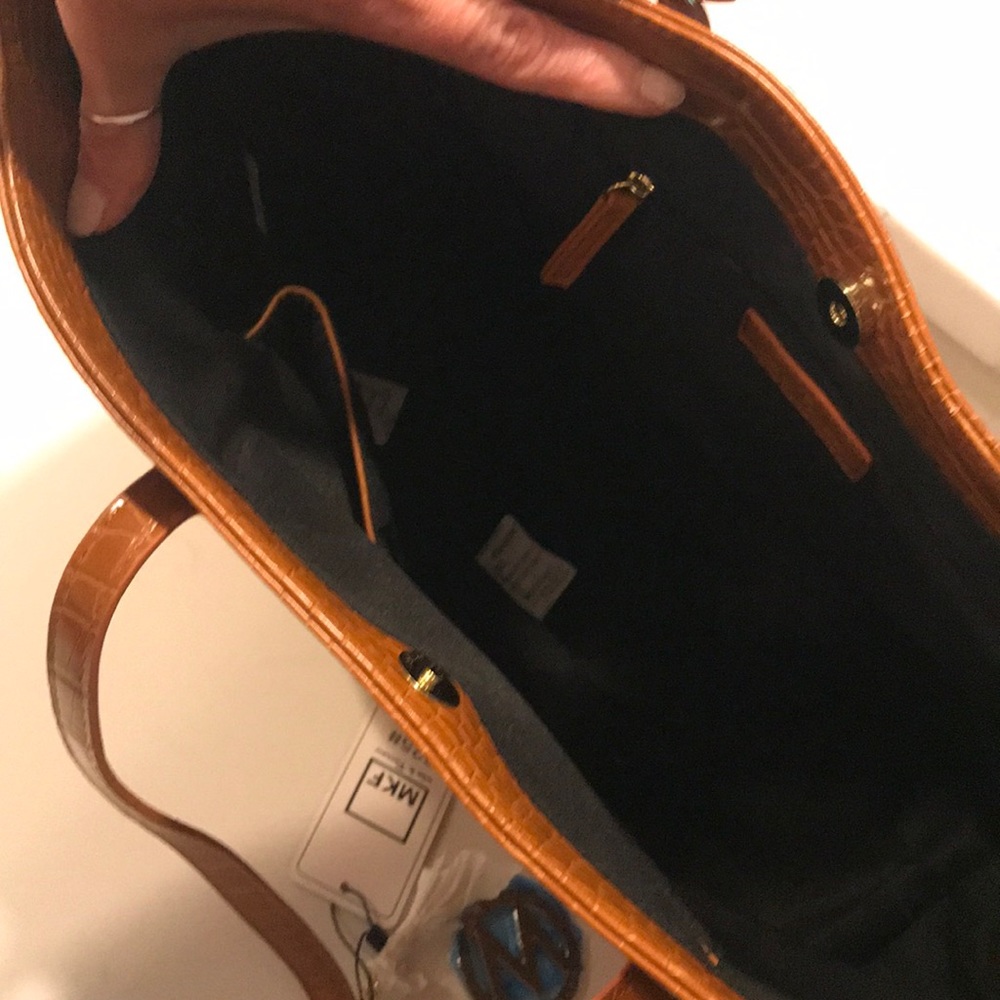 Purse - Picture 2 of 3